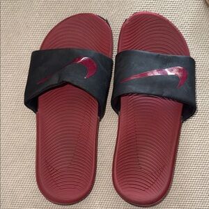 Nike boys Maroon and Black Slide Sandals
